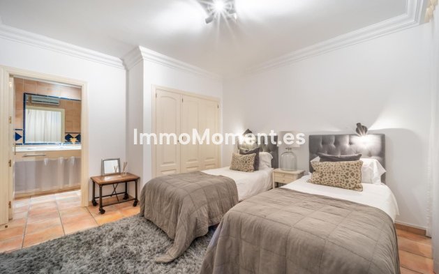 Resale - Villa - Marbella - Nueva Andalucía