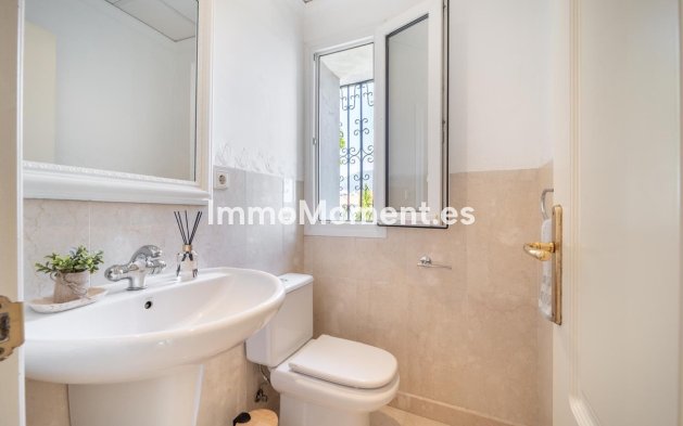 Resale - Villa - Marbella - Nueva Andalucía