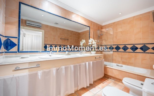 Resale - Villa - Marbella - Nueva Andalucía