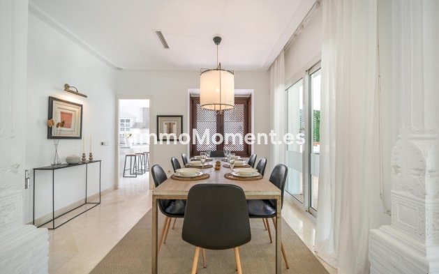 Resale - Villa - Marbella - Nueva Andalucía