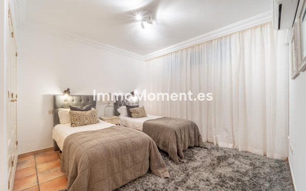 Resale - Villa - Marbella - Nueva Andalucía