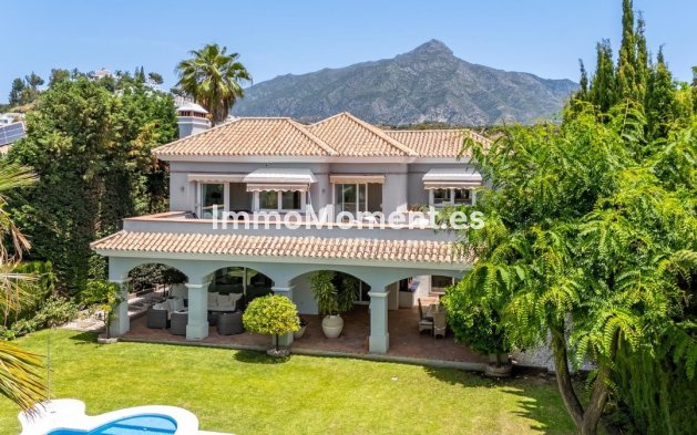 Resale - Villa - Marbella - Nueva Andalucía