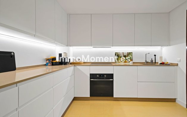 Resale - Apartment - Marbella - Elviria