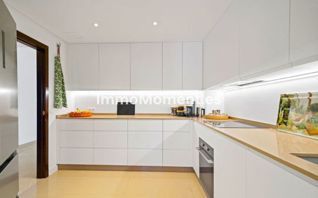 Resale - Apartment - Marbella - Elviria