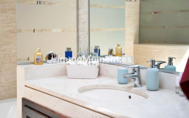 Resale - Apartment - Marbella - Elviria