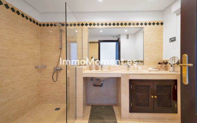 Resale - Apartment - Marbella - Elviria