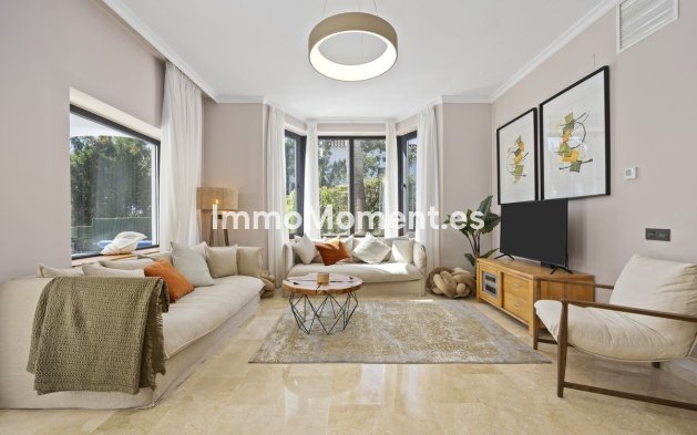 Resale - Villa - El Paraiso - New Golden Mile