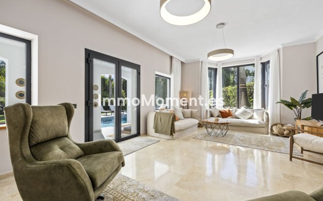 Resale - Villa - El Paraiso - New Golden Mile