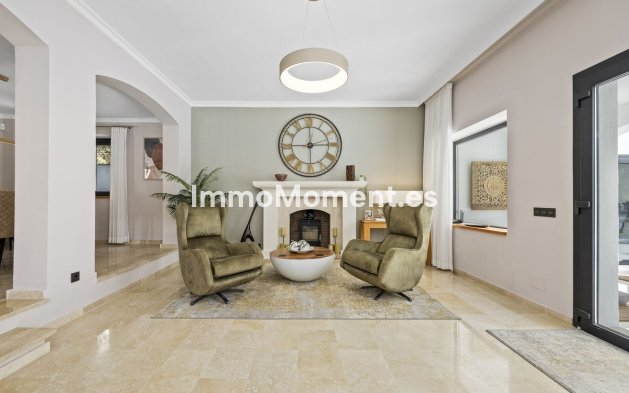 Resale - Villa - El Paraiso - New Golden Mile