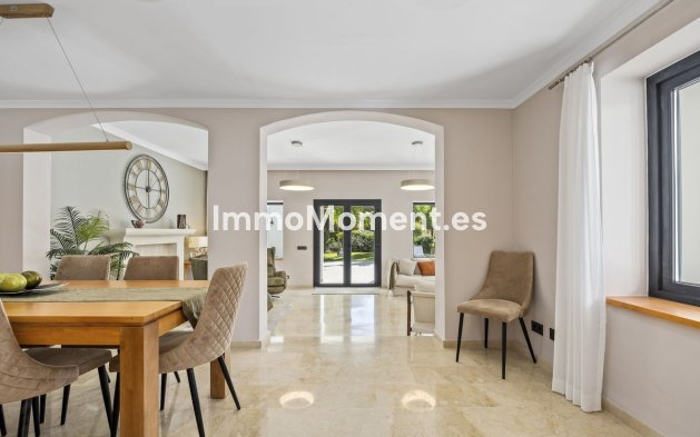 Resale - Villa - El Paraiso - New Golden Mile