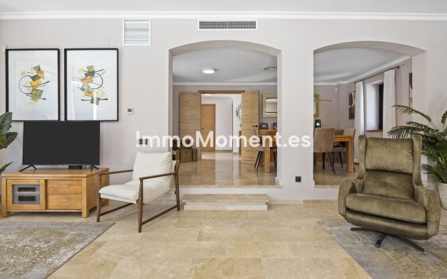 Resale - Villa - El Paraiso - New Golden Mile
