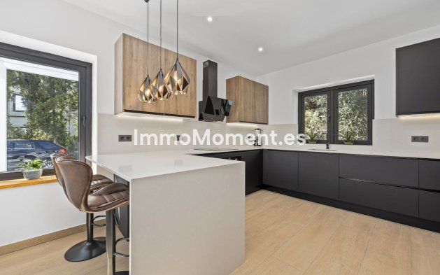 Resale - Villa - El Paraiso - New Golden Mile