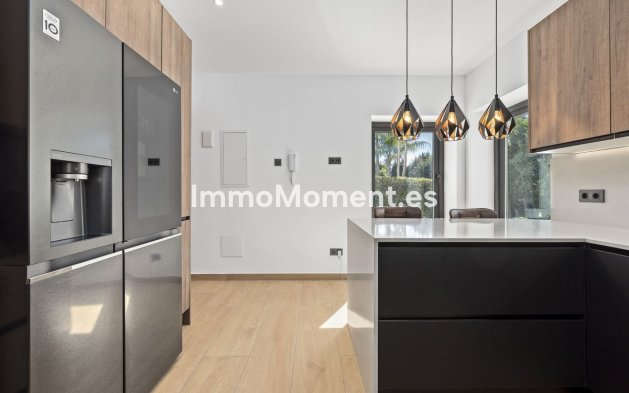 Resale - Villa - El Paraiso - New Golden Mile