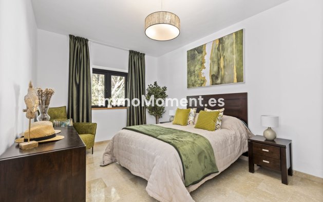 Resale - Villa - El Paraiso - New Golden Mile
