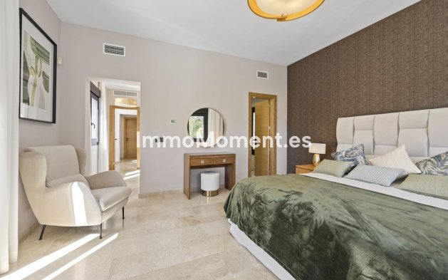 Resale - Villa - El Paraiso - New Golden Mile
