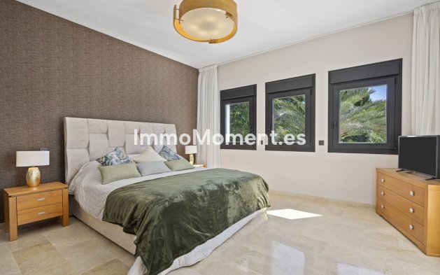 Resale - Villa - El Paraiso - New Golden Mile