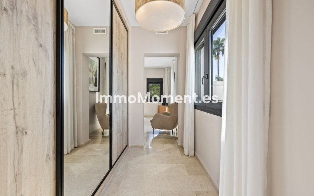 Resale - Villa - El Paraiso - New Golden Mile