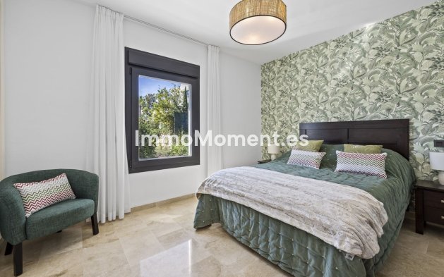 Resale - Villa - El Paraiso - New Golden Mile