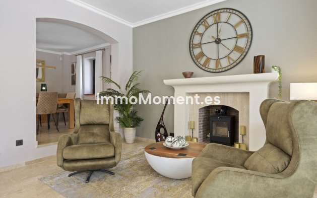 Resale - Villa - El Paraiso - New Golden Mile