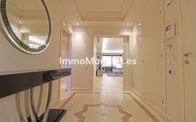 Resale - Apartment - Marbella - Guadalmina Baja