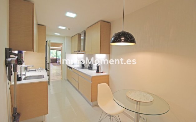 Resale - Apartment - Marbella - Guadalmina Baja