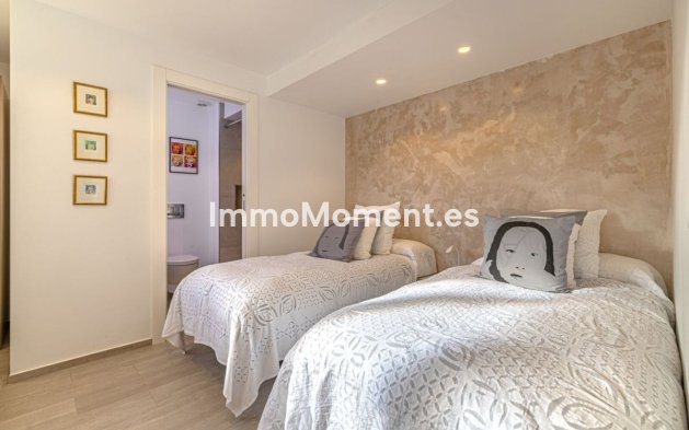 Resale - Villa - Marbella - Las Chapas