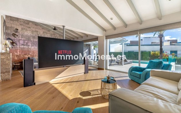 Resale - Villa - Marbella - Las Chapas