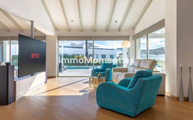 Resale - Villa - Marbella - Las Chapas