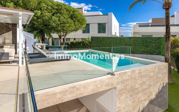 Resale - Villa - Marbella - Las Chapas