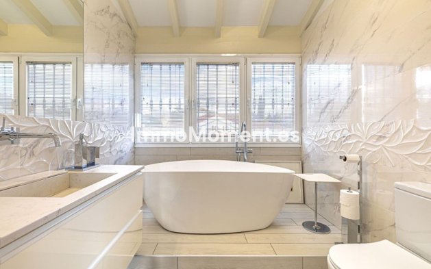 Resale - Villa - Marbella - Las Chapas