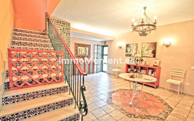 Resale - Villa - Marbella - Elviria