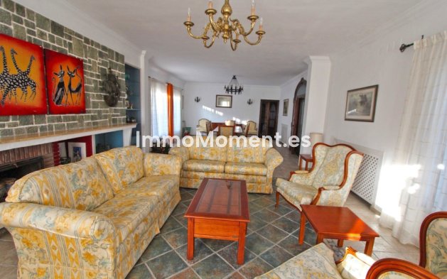 Resale - Villa - Marbella - Elviria