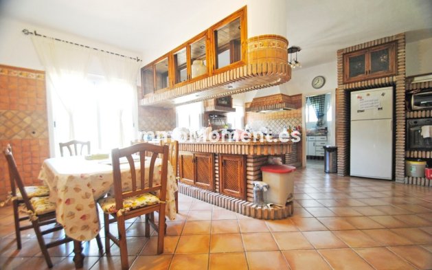 Resale - Villa - Marbella - Elviria