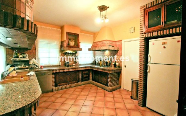 Resale - Villa - Marbella - Elviria