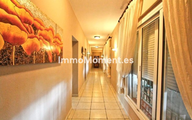 Resale - Villa - Marbella - Elviria