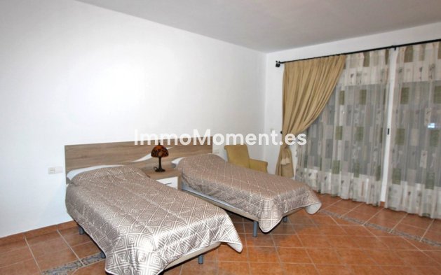 Resale - Villa - Marbella - Elviria