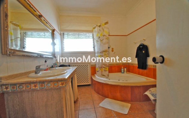 Resale - Villa - Marbella - Elviria