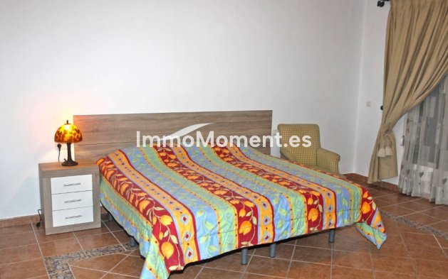 Resale - Villa - Marbella - Elviria