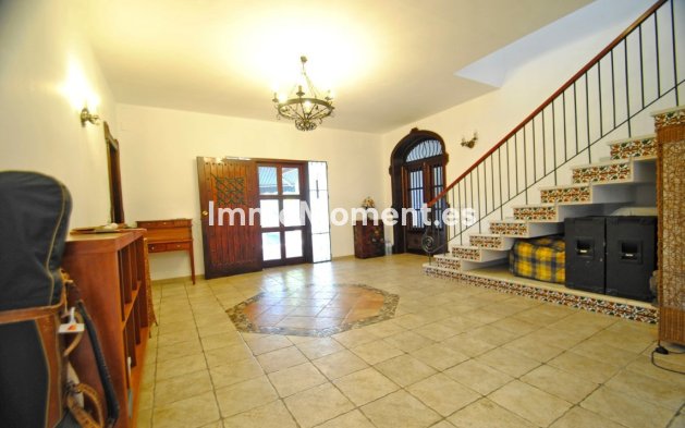 Resale - Villa - Marbella - Elviria