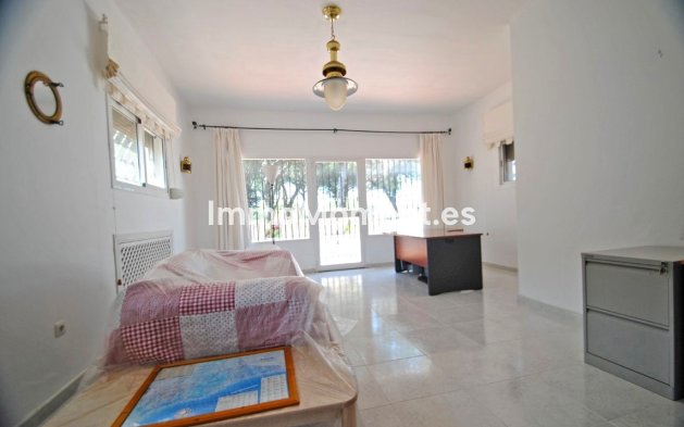Resale - Villa - Marbella - Elviria