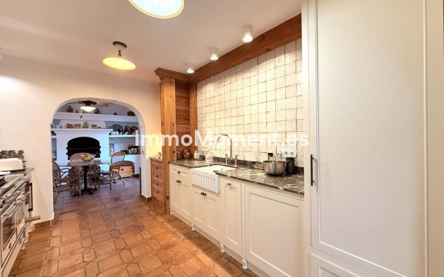 Resale - Villa - Marbella - Marbella Centro