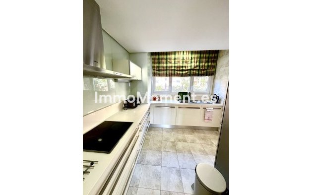 Wiederverkauf - Wohnung - Marbella - Nueva Andalucía