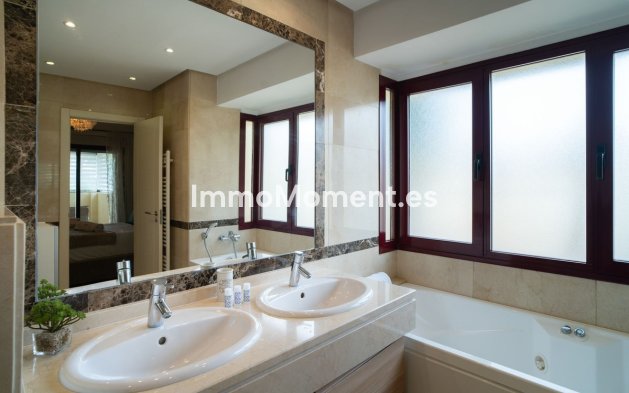 Resale - Villa - Marbella - Nueva Andalucía