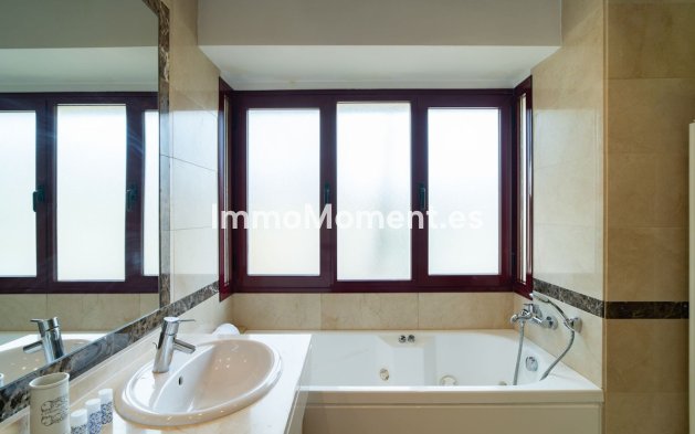 Resale - Villa - Marbella - Nueva Andalucía