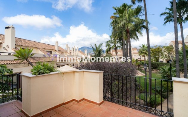 Resale - Villa - Marbella - Nueva Andalucía