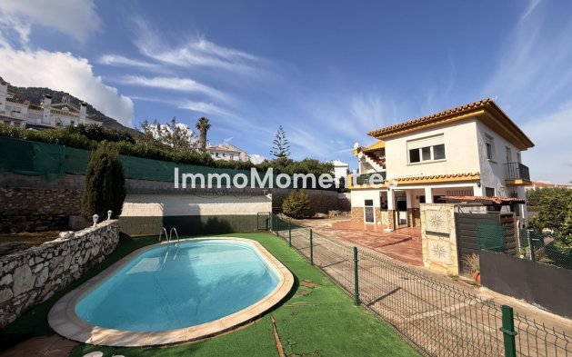 Wiederverkauf - Villa -   Inländisch - Alhaurín de la Torre