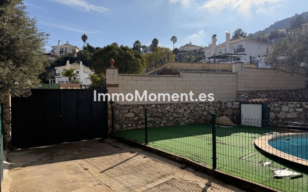 Wiederverkauf - Villa -   Inländisch - Alhaurín de la Torre