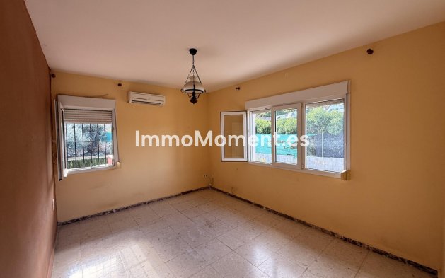 Wiederverkauf - Villa -   Inländisch - Alhaurín de la Torre