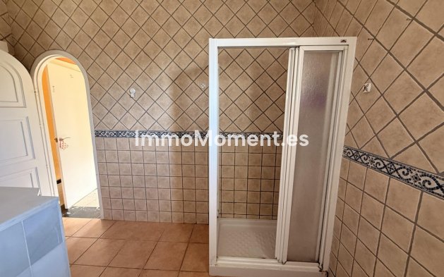 Wiederverkauf - Villa -   Inländisch - Alhaurín de la Torre