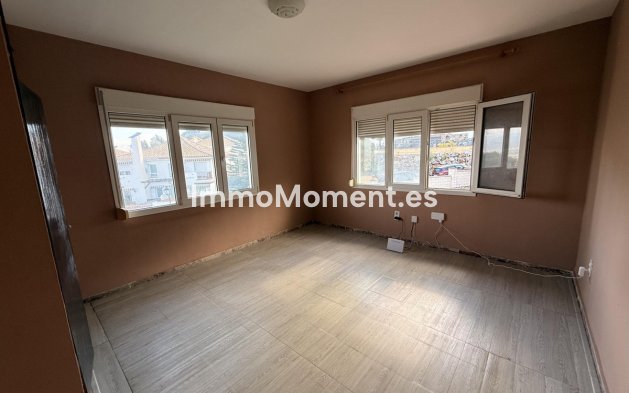 Wiederverkauf - Villa -   Inländisch - Alhaurín de la Torre